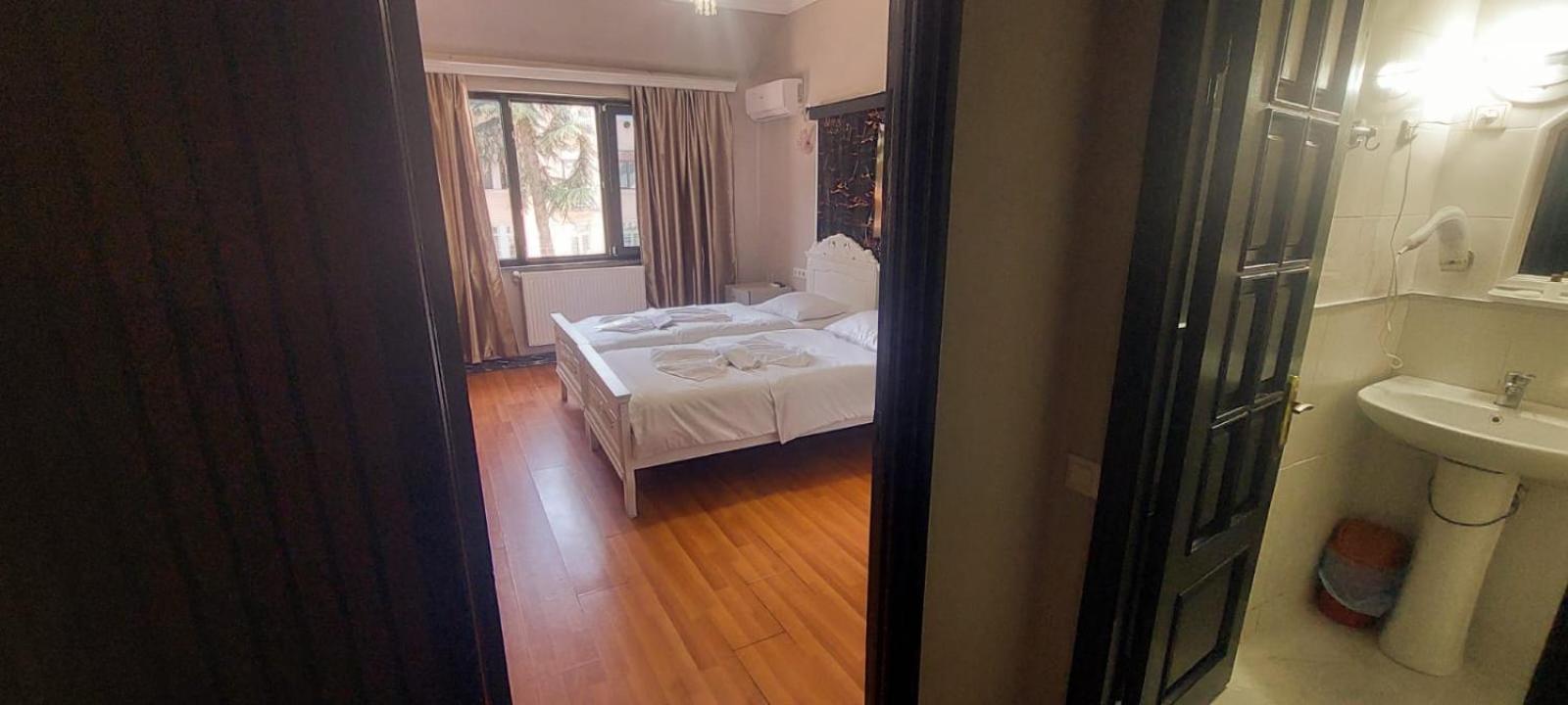 Metrepol Hotel Batumi Ngoại thất bức ảnh